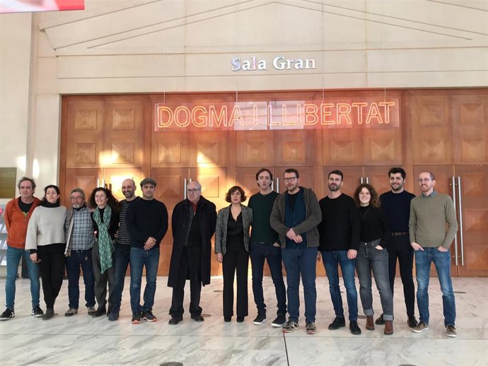 El equipo de La bona persona de Sezuan con C.Segura