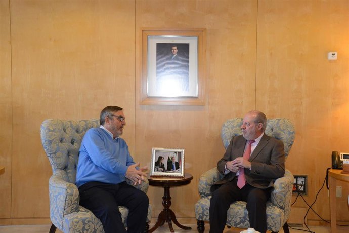 Villalobos se reúne con CCOO, AUGC y UPA