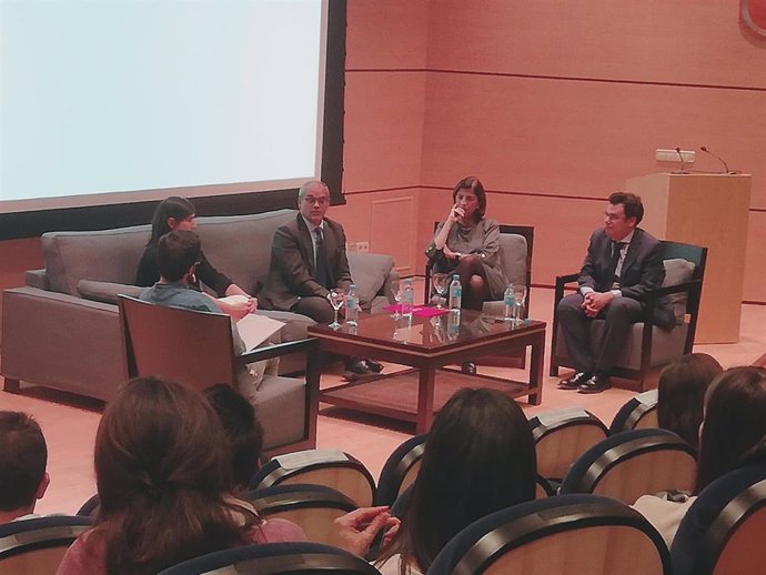 Encuentro con el consejero de Educación de la Comunidad de Madrid, Rafael Van Gr