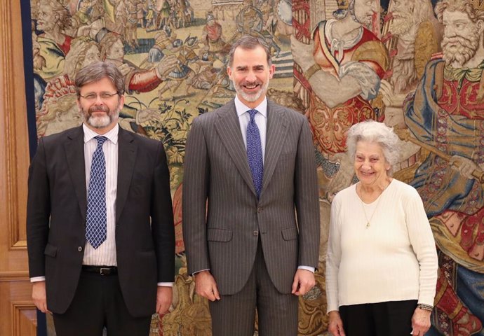El Rey Felipe VI, junto a Annette Cabelli, y Miguel de Lucas González