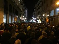 Los taxistas abandonan Sol y se desplazan hacia Goya donde Ayuso y Almeida asisten a un acto sobre el Holocausto