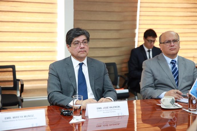 El ministro de Asuntos Exteriores de Ecuador, José Valencia