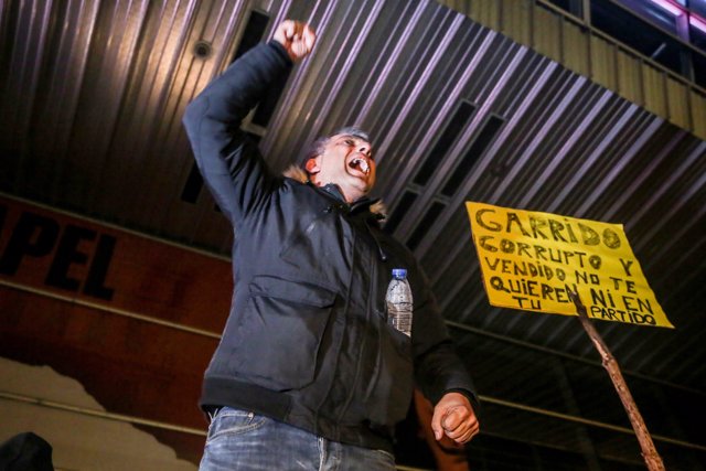 Concentración de taxistas de Madrid en la Puerta del Sol en su quinto día de huelga