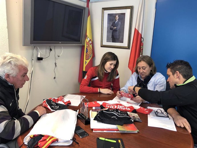 Educacion felicita a la Campeona ciclo cross