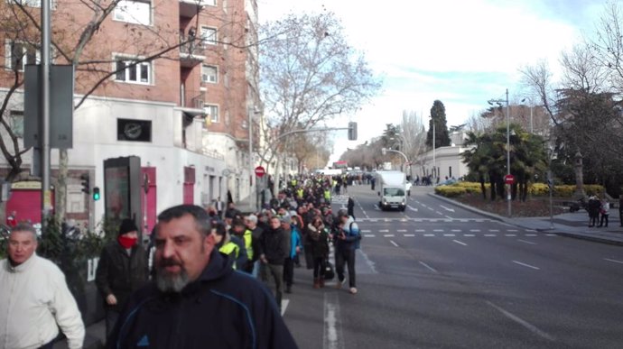 Taxistas se dirigen a la calle Génova para volver a manifestarse frente a Génova