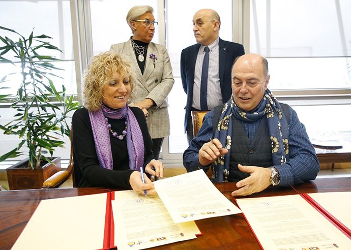 La consejera firma el acuerdo con ASPACE