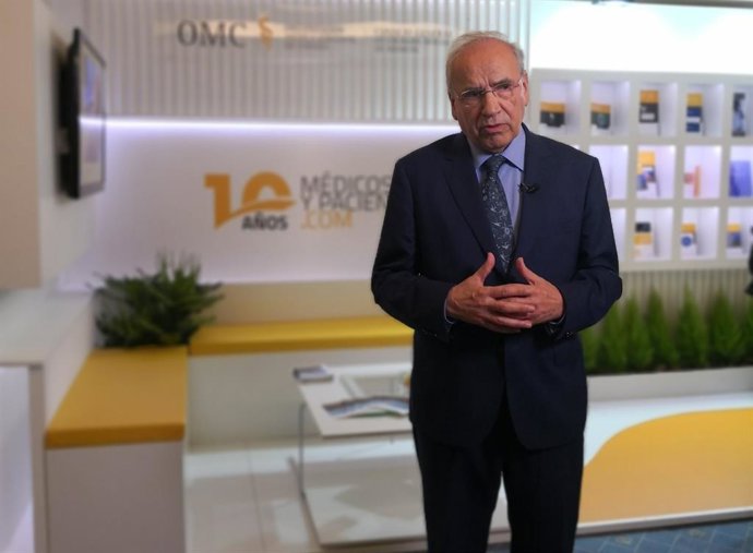 Alfonso Guerra participa en la VI Convención de la Profesión Médica