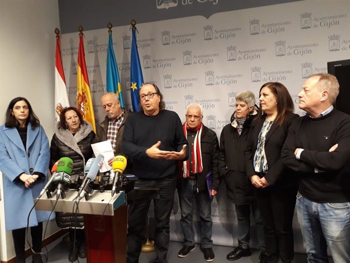 GRUPOS MUNICIPALES DURANTE LA PRESENTACIÓNN DE UNA DECLARACIÓN DE APOYO A UNAS P