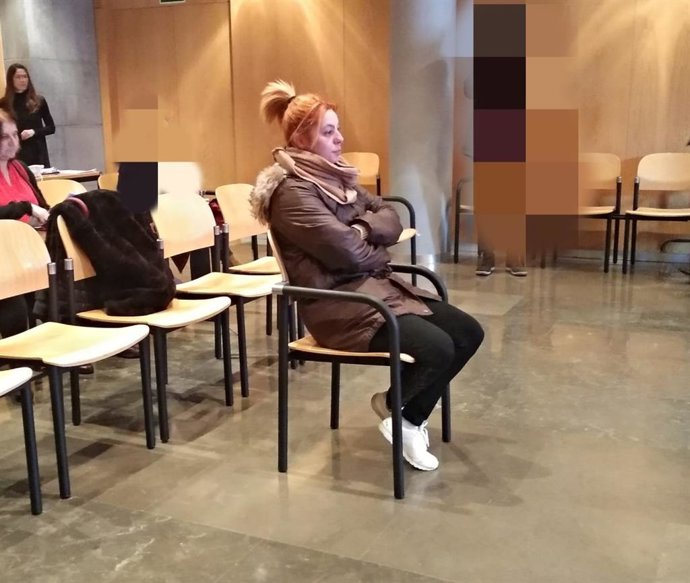 La acusada en el banquillo.