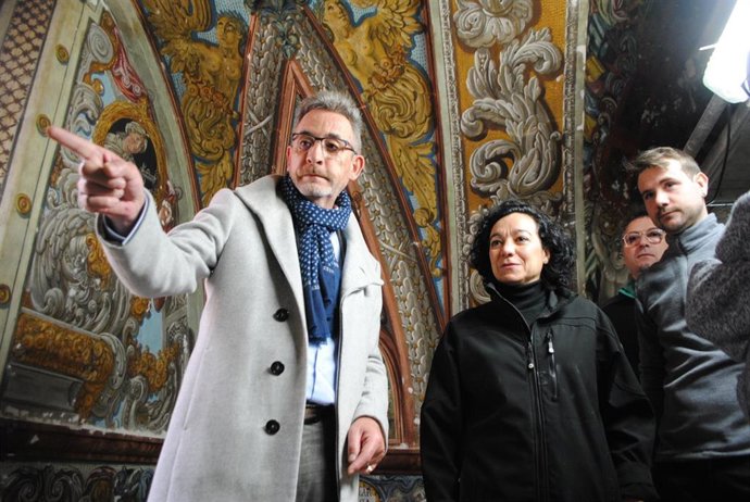 El alcalde de Valdepeñas visita la restauración de los Trinitarios
