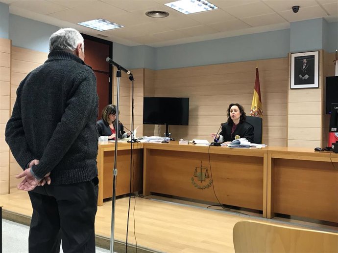 Declaración del acusado de haber apaleado a un perro en el juicio