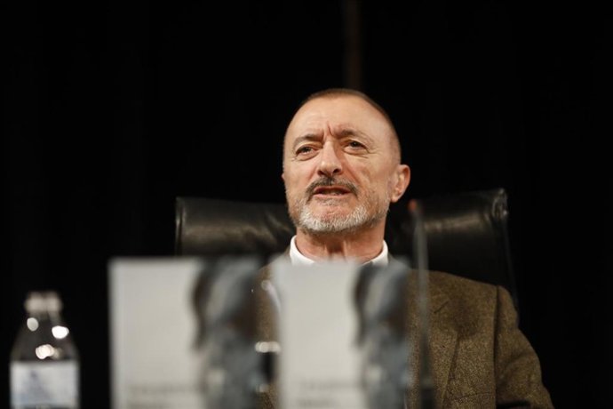 Arturo Pérez-Reverte durante la presentación de un libro en 2018