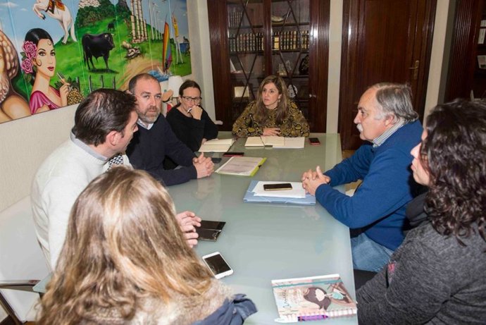 La presidenta de Diptuación reunida con el alcalde de Prado del Rey