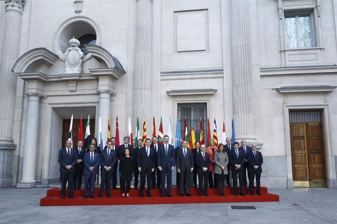 Foto de familia de la sexta Conferencia de Presidentes en el Senado de 2017