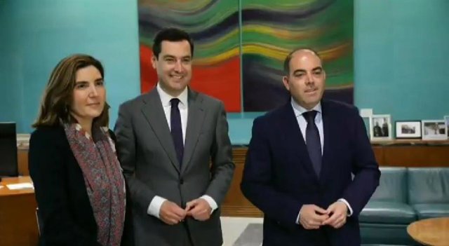 Juanma Moreno y Rocío Blanco con Lorenzo Amor