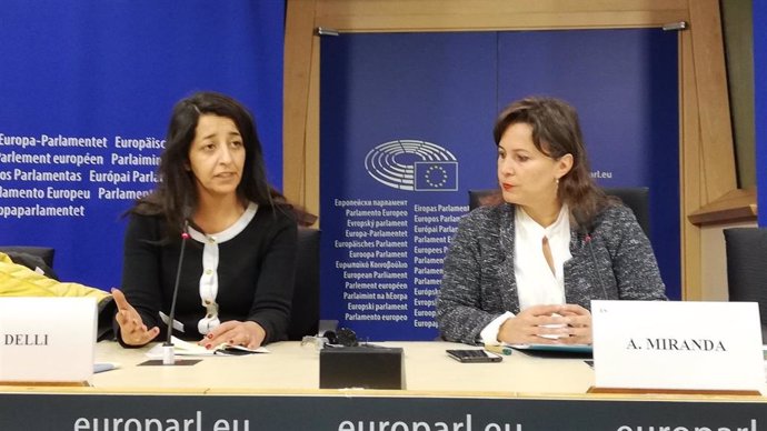 Karima Delli y Ana Miranda, en Bruselas