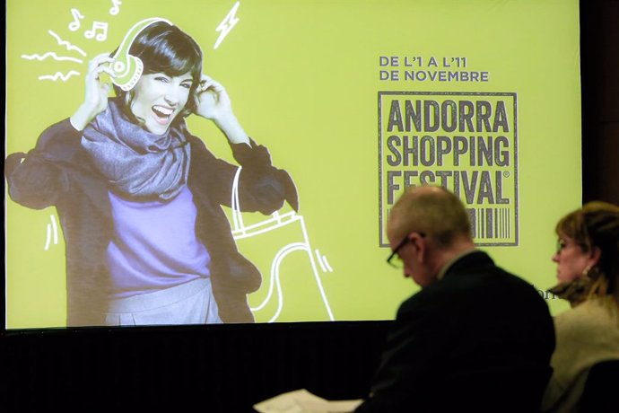 El ministre Francesc Camp en el balan de l'Andorra Shopping Festival
