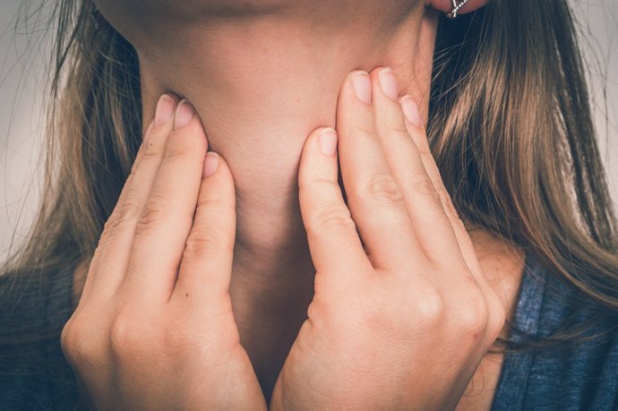 Dolor de garganta, cuello, nódulos garganta