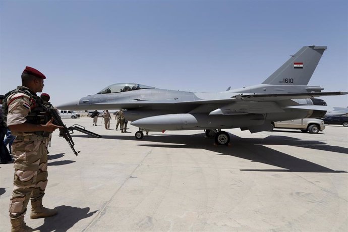 Avión de combate iraquí F-16 en la base aérea de Balad