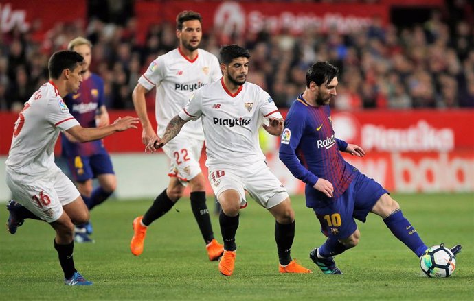 Messi y Banega en un Sevilla - Barcelona