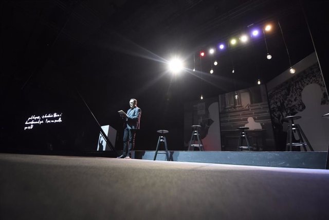 El hermano de Oriol Junqueras, Roger Junqueras, lee una conferencia del líder de