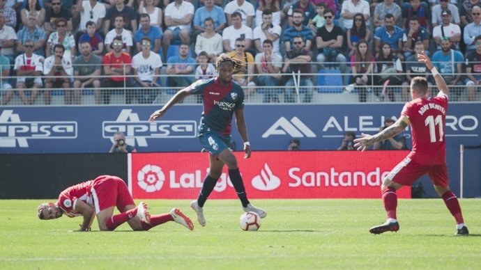 Rubén Semedo con el Huesca