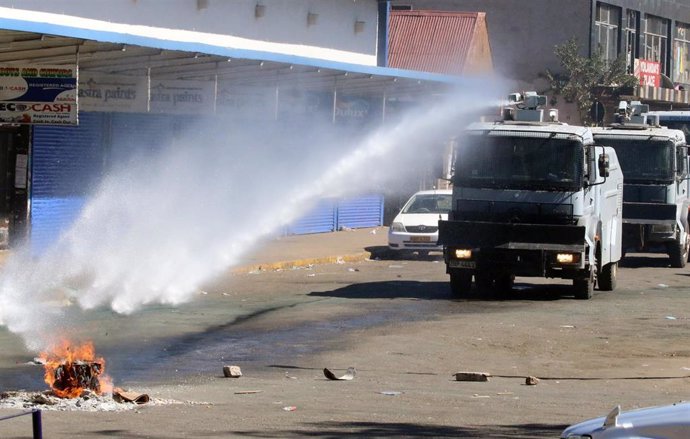 La Policía dispersa una manifestación en Harare