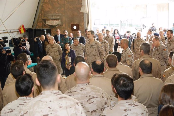El Rei Felipe visita a les tropes espanyoles en Irakcon motiu del seu 51 cumplea