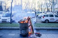 Taxistas cifran un total de 128 vehículos dañados durante la huelga y que uno de ellos fue "literalmente quemados"