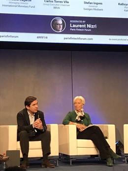 Carlos Torres y Christine Lagarde en el Paris Fintech Forum