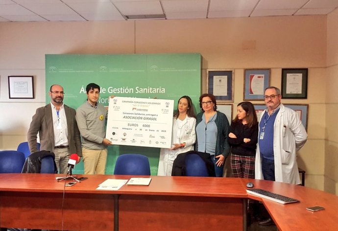 Profesionales del Área Sanitaria Norte donan lo recaudado en una campaña navideñ