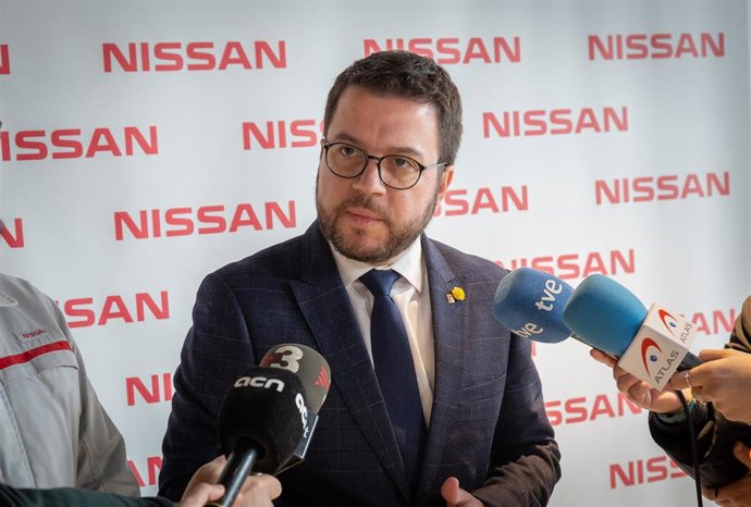 Visita del conseller del Govern, Pere Aragons, a la planta de Nissan en Barcelo