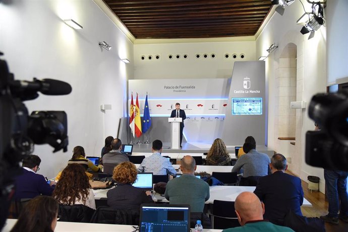 El portavoz del Gobierno de C-LM, Nacho Hernando, en rueda de prensa