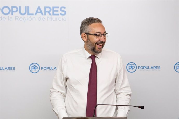 El portavoz del Grupo Parlamentario Popular, Víctor Martínez en foto de archivo