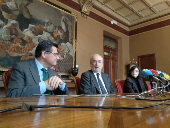 Pedro Sanjurjo, Santiago Muñoz Macchadfo y Paloma Requejo.