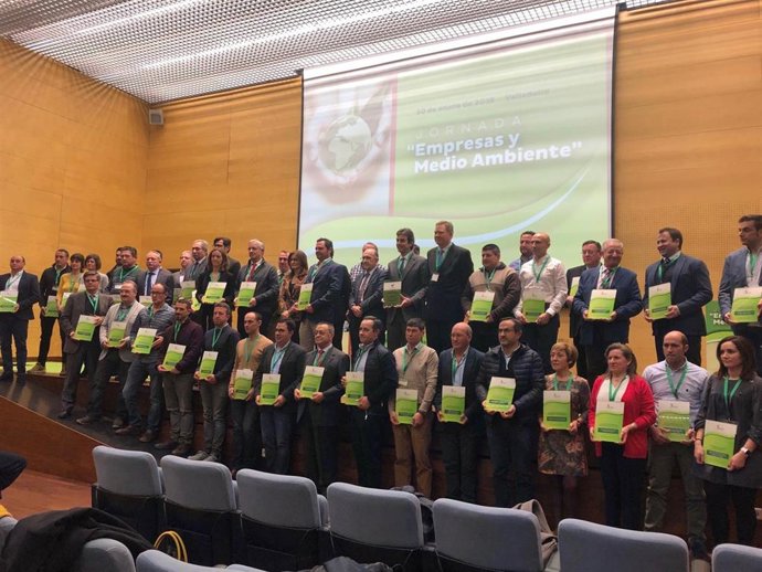 Entrega de placas a empresas de CyL comprometidas con el medio ambiente.