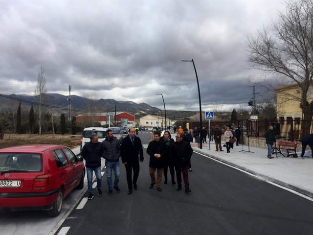 Inauguración del tramo urbano de acceso a Pozo Alcón tras su adecuación.
