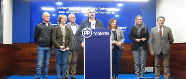 Rueda de pernsa del Grupo Parlamentario Popular con Víctor Martínez a la cabeza