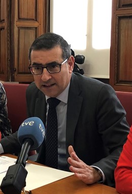 El rector de la Universidad de Murcia (UMU), José Luján