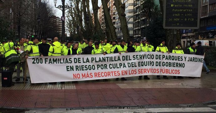 Trabajadores de Parques y Jardines se concentran en la Alameda de Oviedo