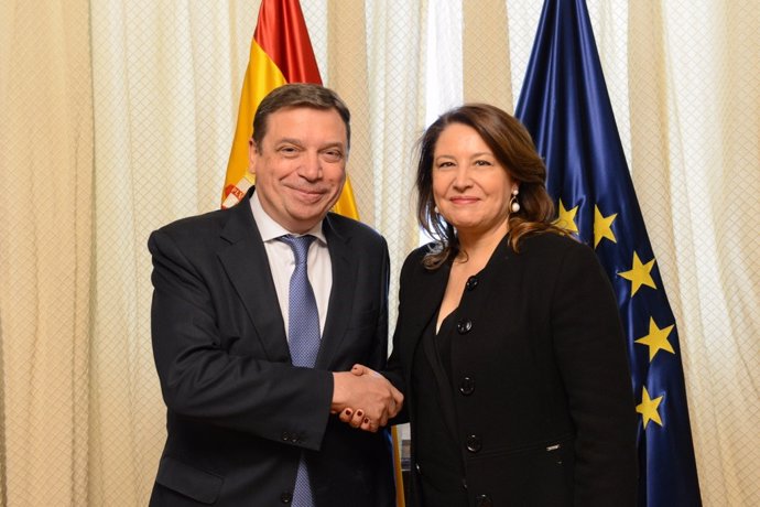 El ministro Luis Planas y la consejera andaluza Carmen Crespo, reunidos este mié