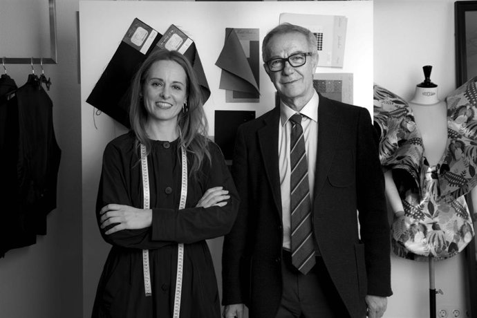 El ministro de Cultura y Deporte, José Guirao, y la diseñadora Ana Locking