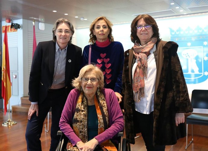 La alcaldesa de Madrid, Manuela Carmena, con Agatha Ruiz de la Prada y Marta Hig