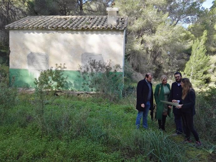 Vidal visita Ibiza por la cesión del centro de recuperación de fauna silvestre d