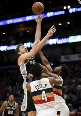 San Antonio Spurs Pau Gasol New Orleans Pelicans