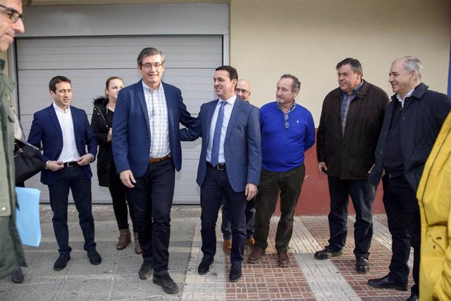El presidente de la Diputación, Javier A. García, visita las obras en Adra.