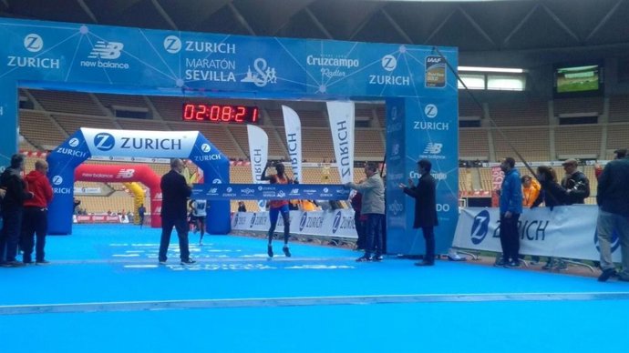La marroquí Kaoutar Boulaid bate el récord del Zurich Maratón de Sevilla
