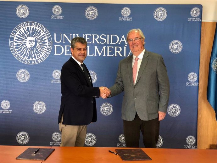 El rector de la UAL, Carmelo Rodríguez, y el presidente de Andalucía Smart City,