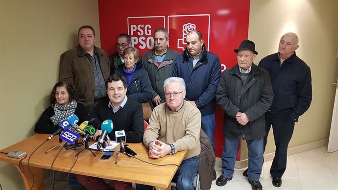 Rueda de prensa de socialistas en O Carballiño (Ourense).