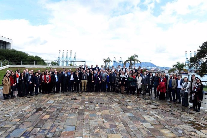 Foto de familia de los participantes del IV Seminario Digital Cities